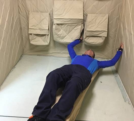 (着装失重感觉模拟舱中人体动作捕捉分析)